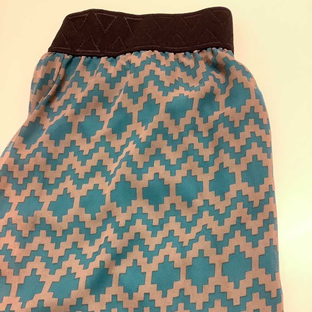 Small new with tags retired Lularoe style Lola skirt
